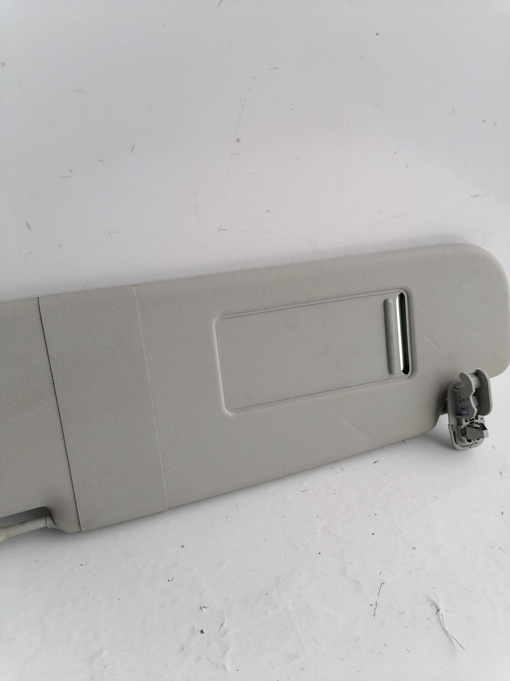 Aletta parasole parabrezza dx.